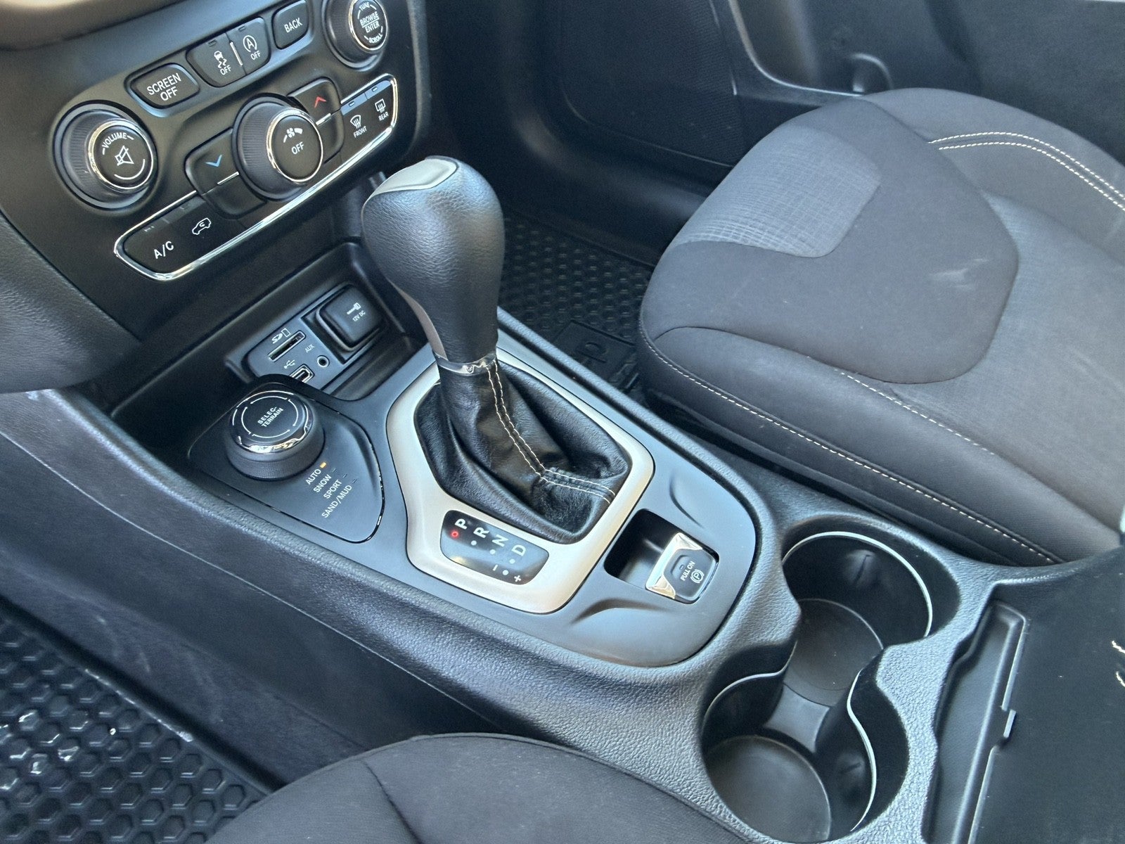 2017 Jeep Cherokee LATITUDE AWD