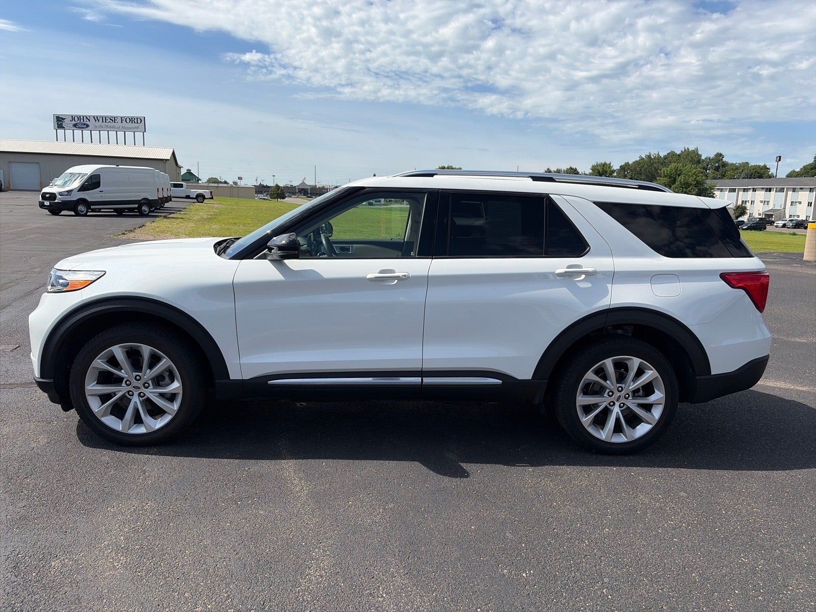 2024 Ford Explorer PLATINUM 4WD