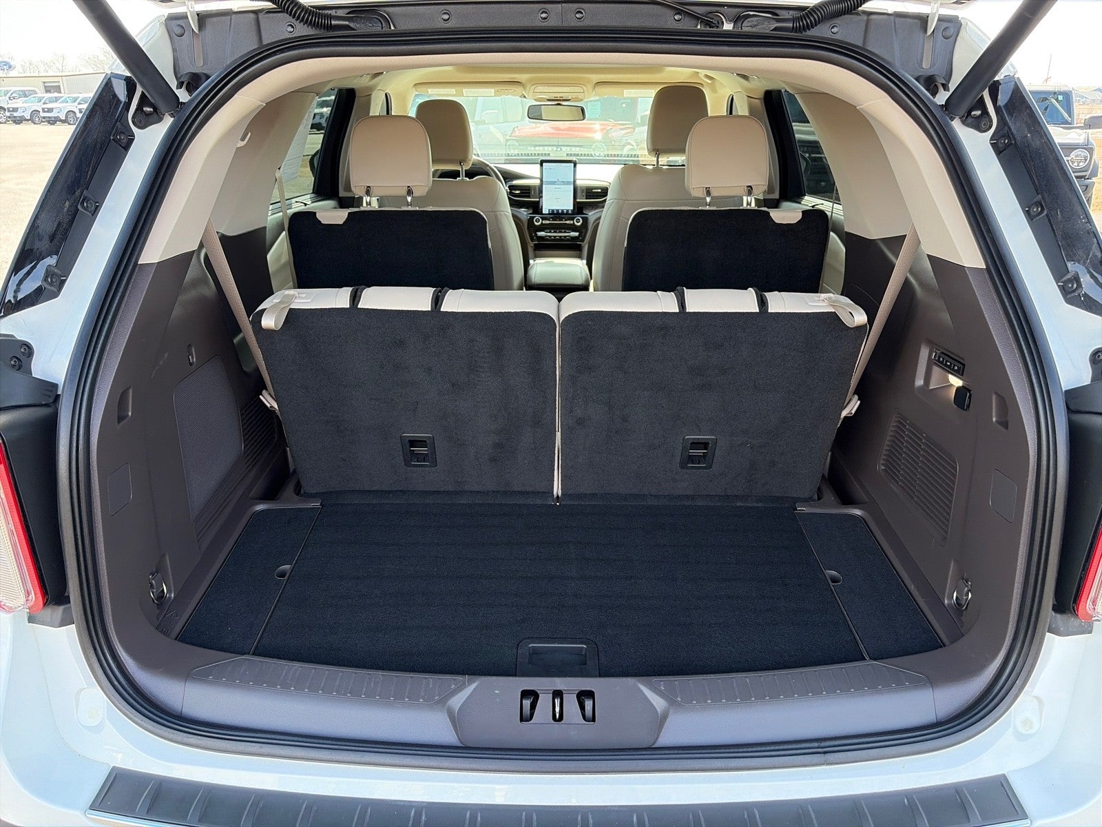 2023 Ford Explorer PLATINUM 4WD