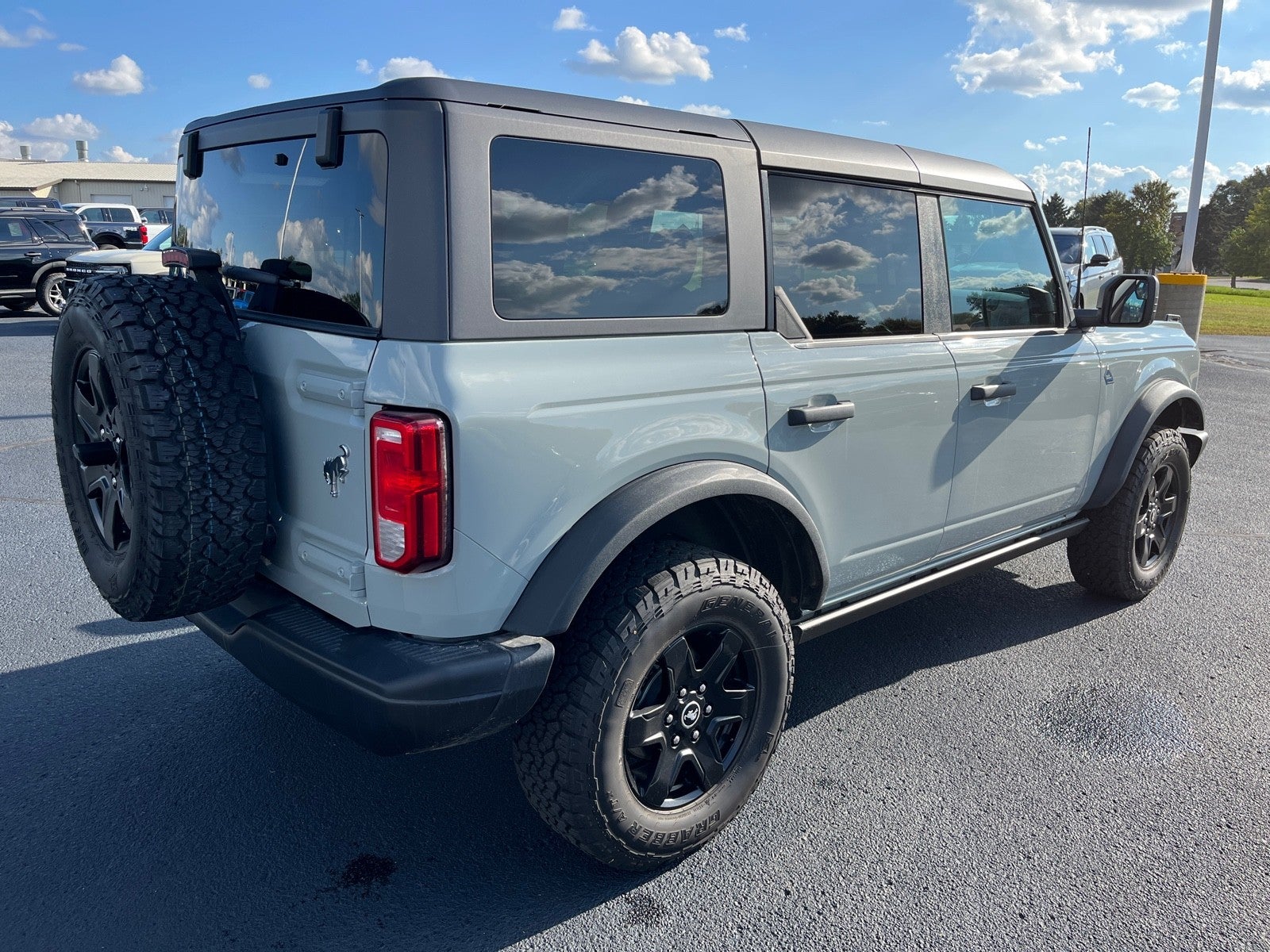 2023 Ford Bronco BLACK DIAMOND 4DR