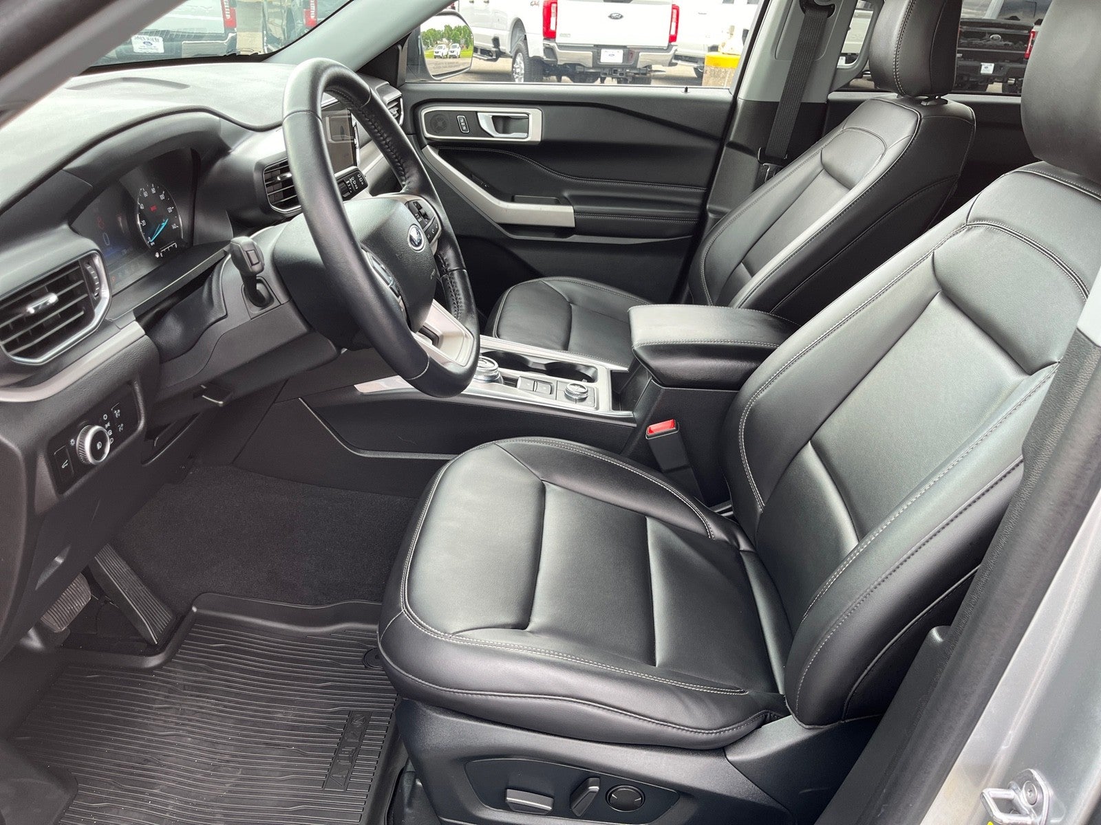 2023 Ford Explorer XLT 4WD