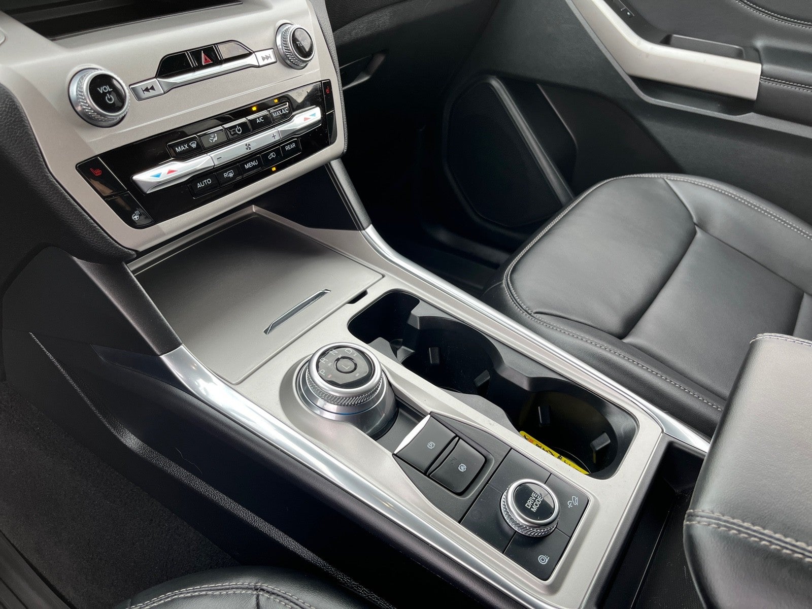 2023 Ford Explorer XLT 4WD