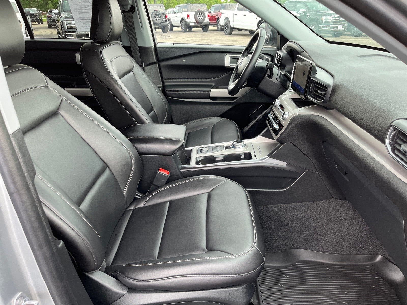 2023 Ford Explorer XLT 4WD