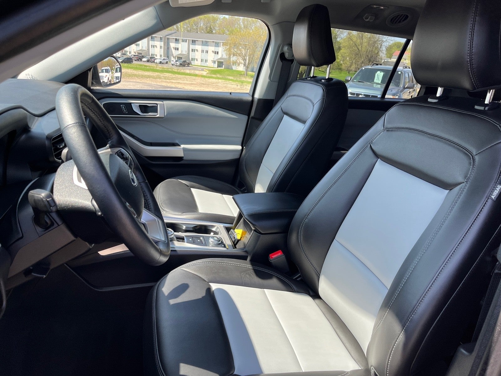 2023 Ford Explorer XLT 4WD