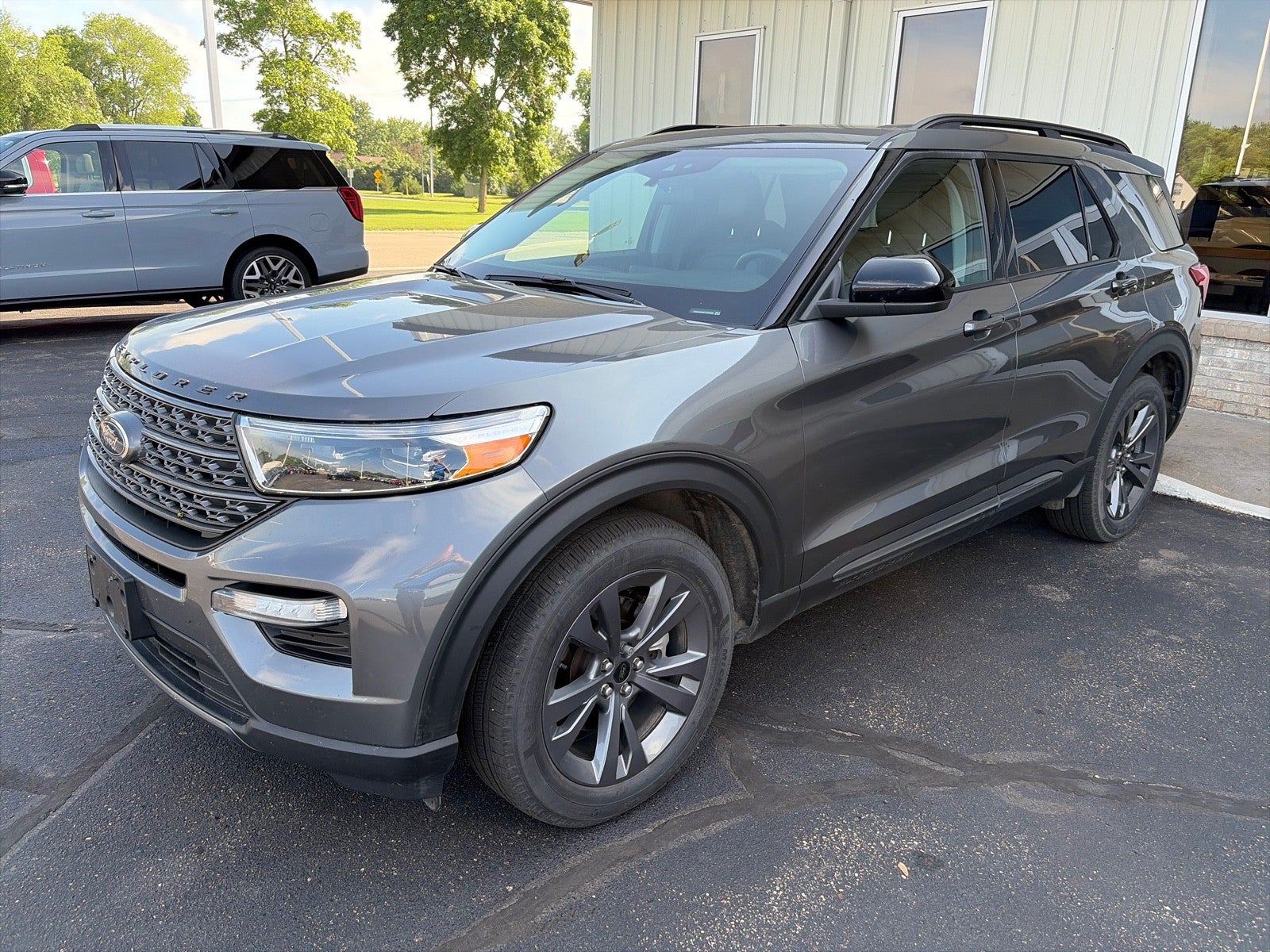 2023 Ford Explorer XLT 4WD's photo
