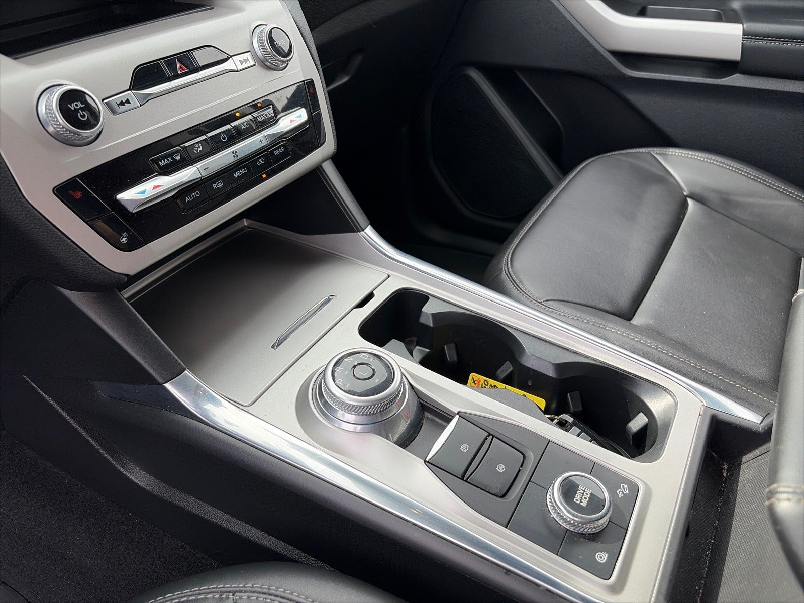 2023 Ford Explorer XLT 4X4