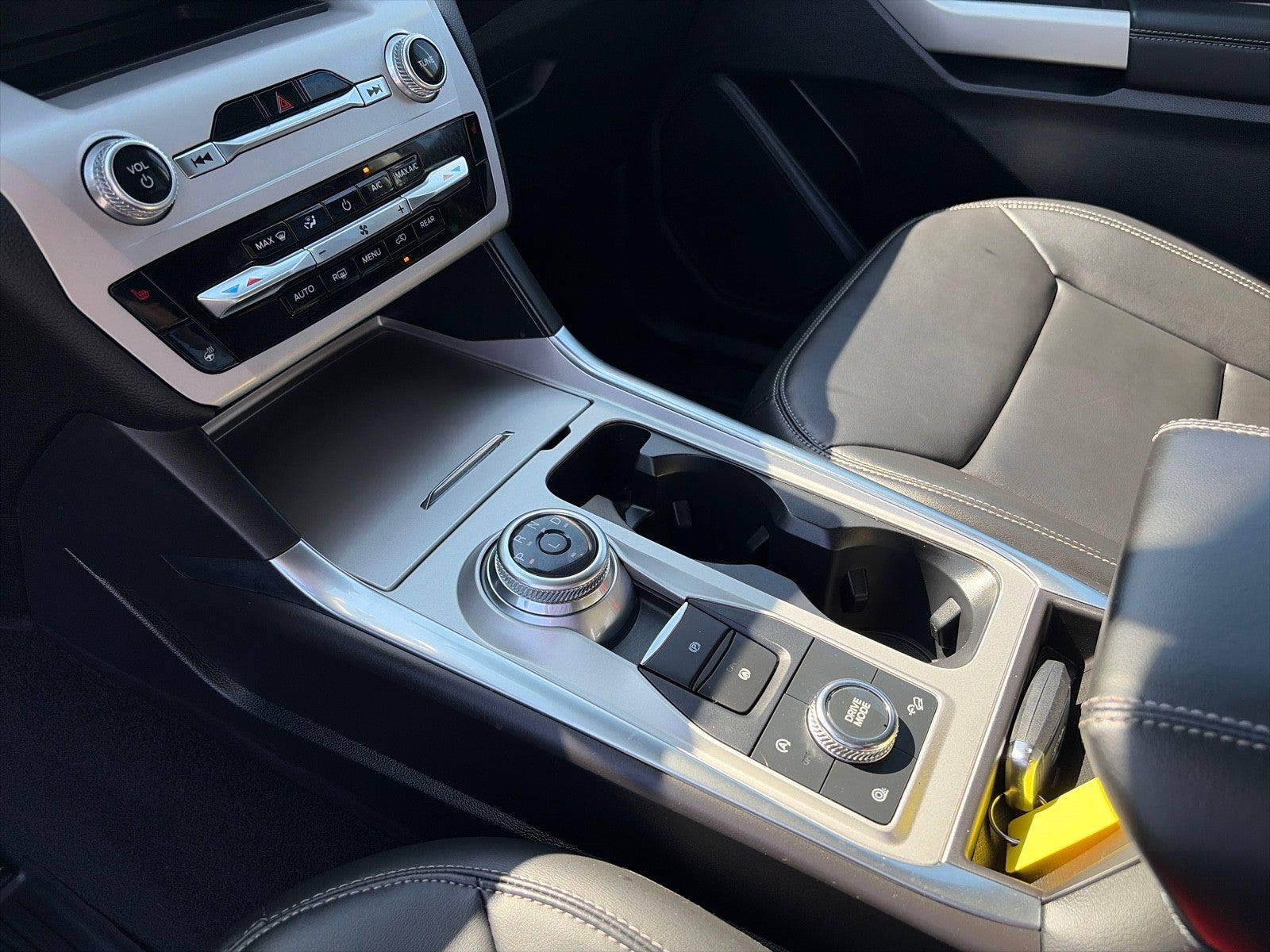 2024 Ford Explorer XLT 4X4