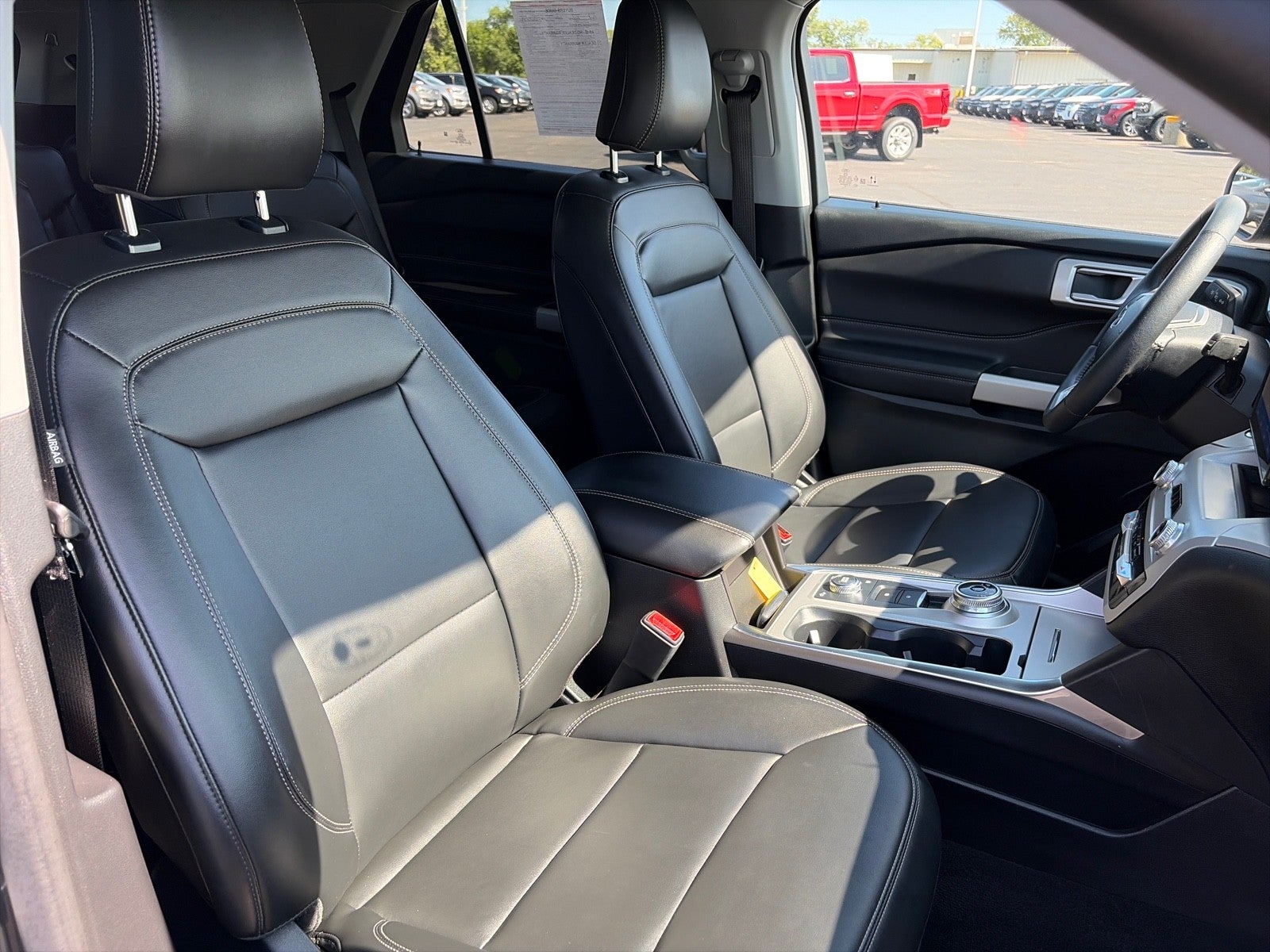 2024 Ford Explorer XLT 4X4