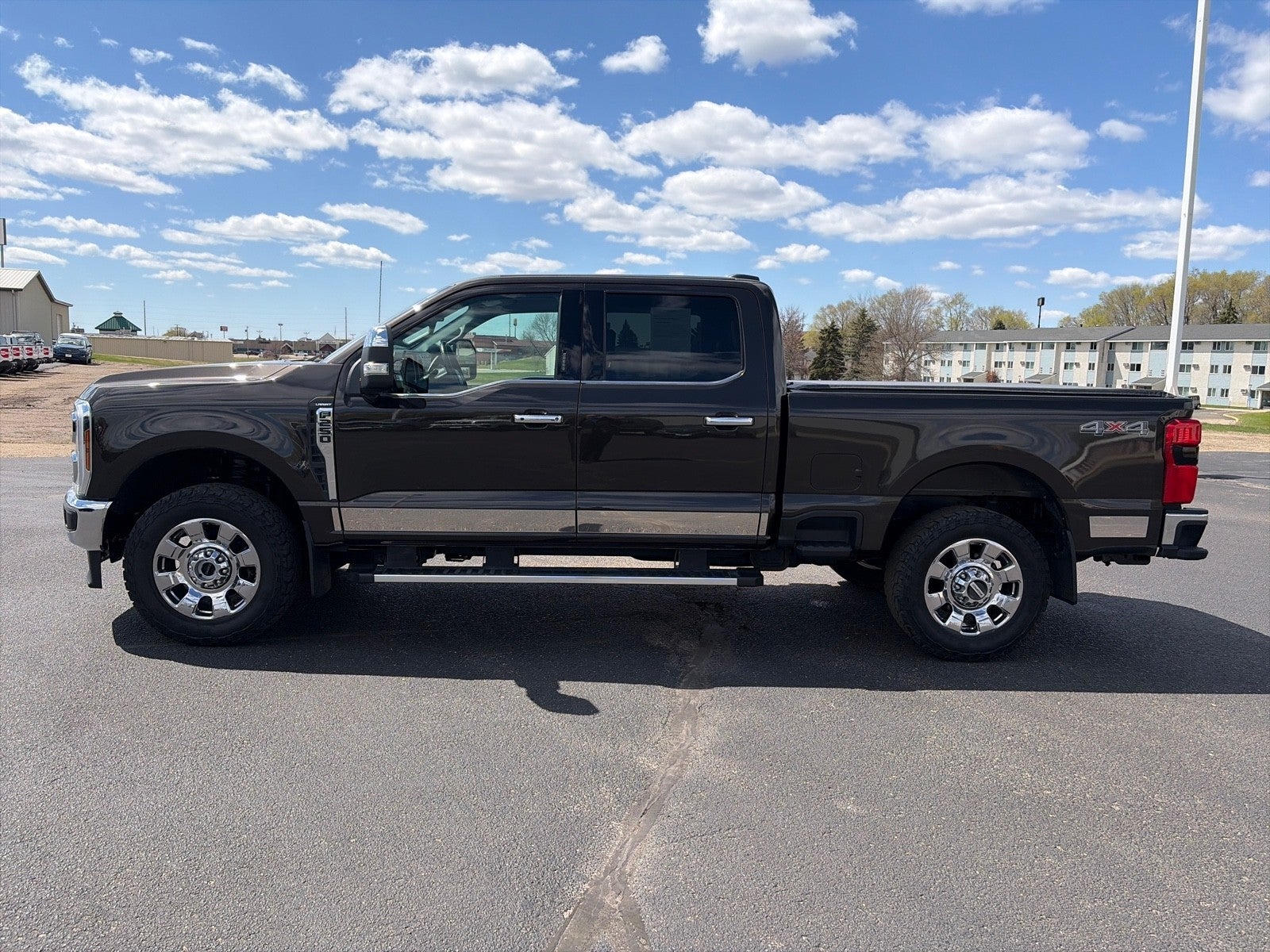 2024 Ford F-250 CREW CAB LARIAT 4X4