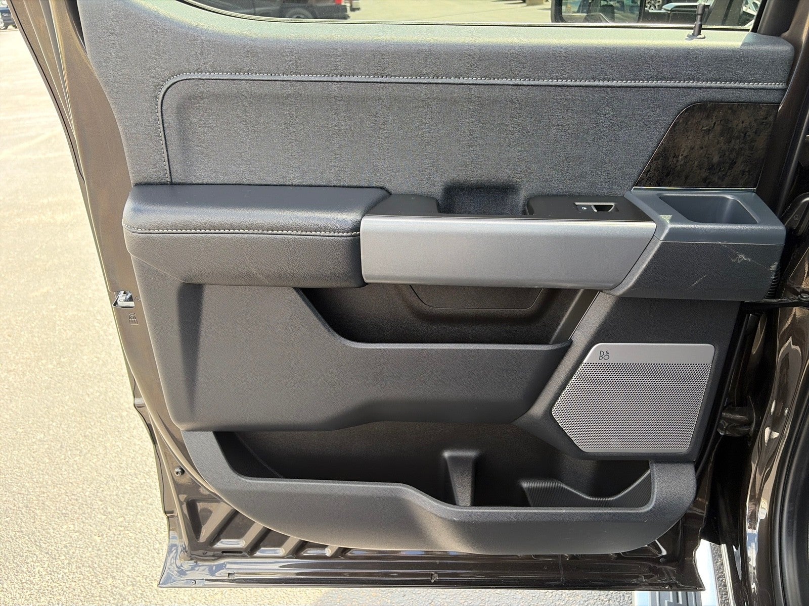 2024 Ford F-250 CREW CAB LARIAT 4X4