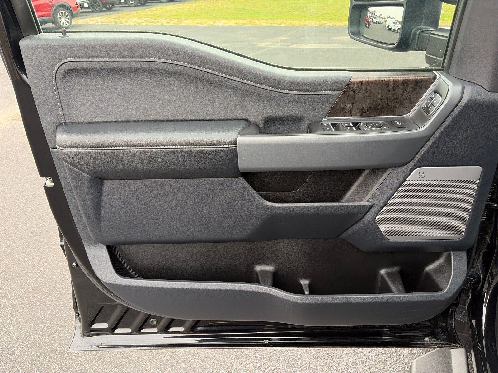 2024 Ford F-350 CREW CAB LARIAT 4X4