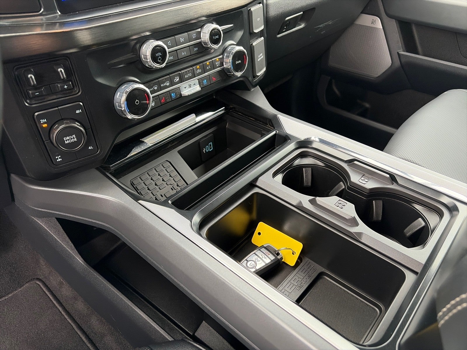 2024 Ford F-350 CREW CAB LARIAT 4X4