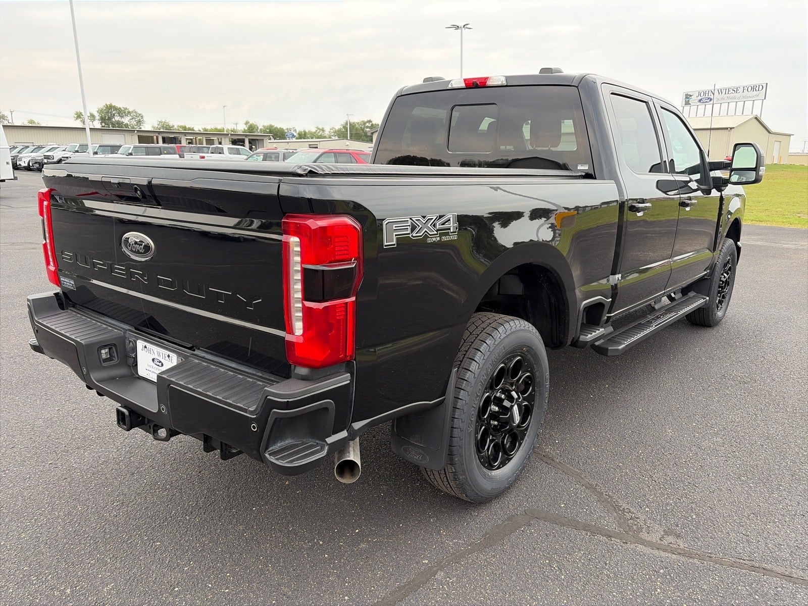 2024 Ford F-350 CREW CAB LARIAT 4X4