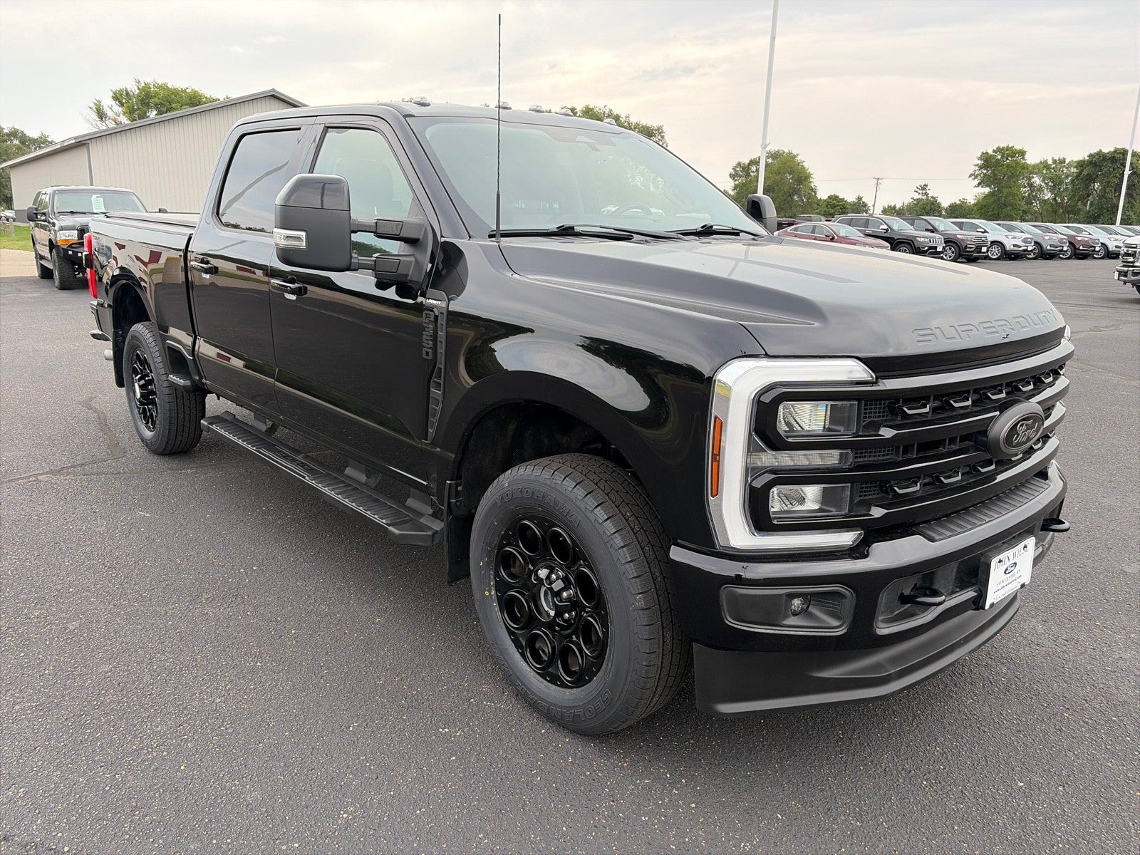 2024 Ford F-350 CREW CAB LARIAT 4X4