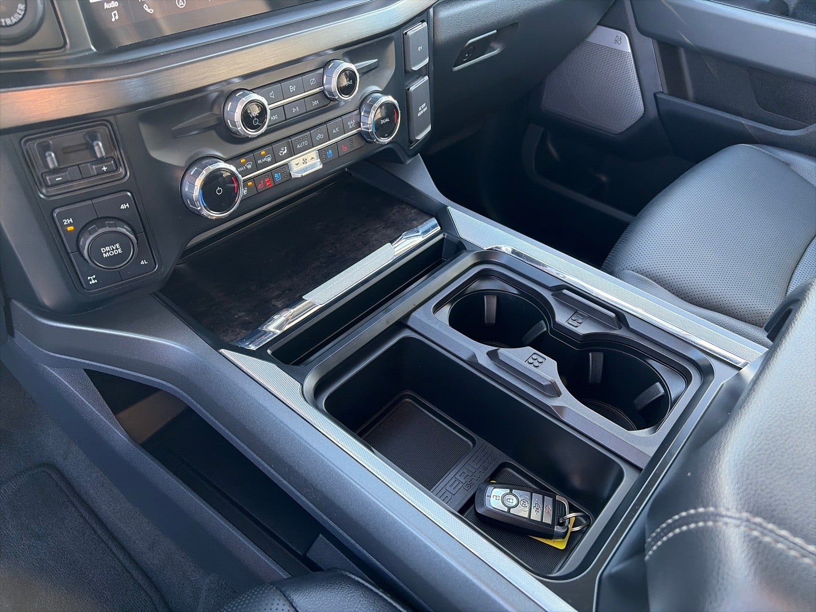 2023 Ford F-350 CREW CAB LARIAT 4X4