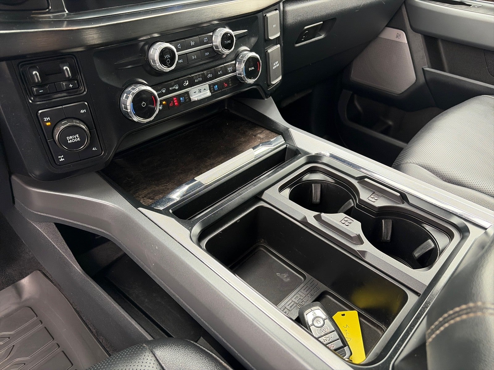 2023 Ford F-350 CREW CAB LARIAT 4X4