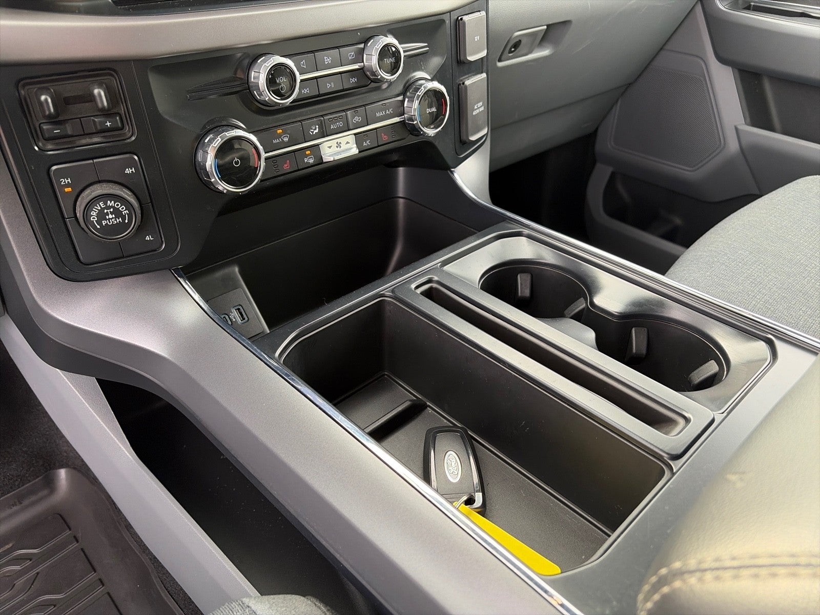 2024 Ford F-150 SUPERCREW XLT 4X4