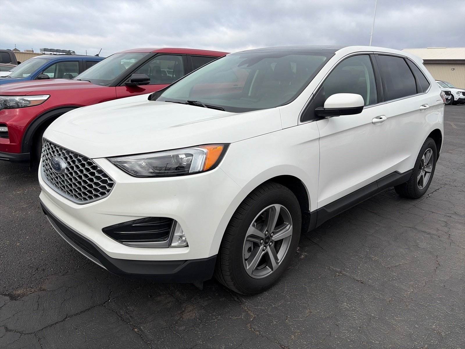 2024 Ford Edge SEL AWD's photo